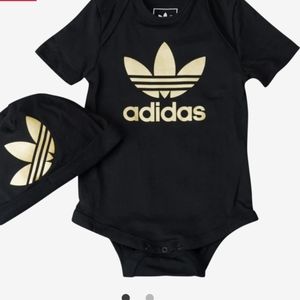 Baby onesies size 6-9 months